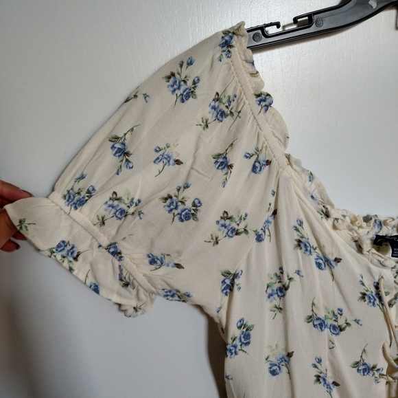 *SOLD* American Eagle Cropped Floral Peasant Top - Picture 3 of 7